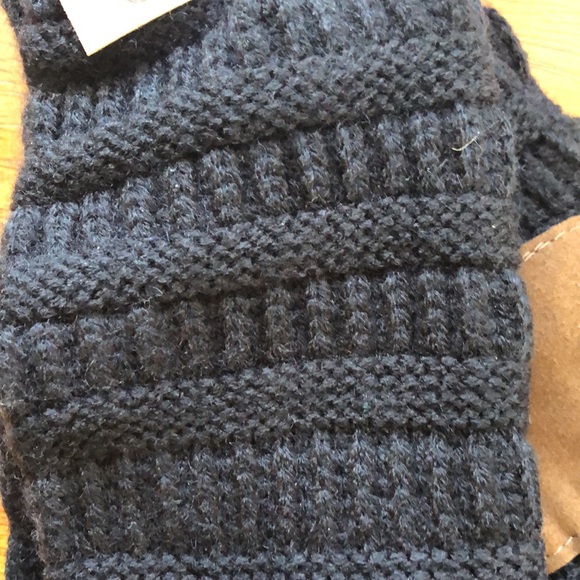 C.C Exclusives Gloves From The Paper Store - Picture 3 of 5